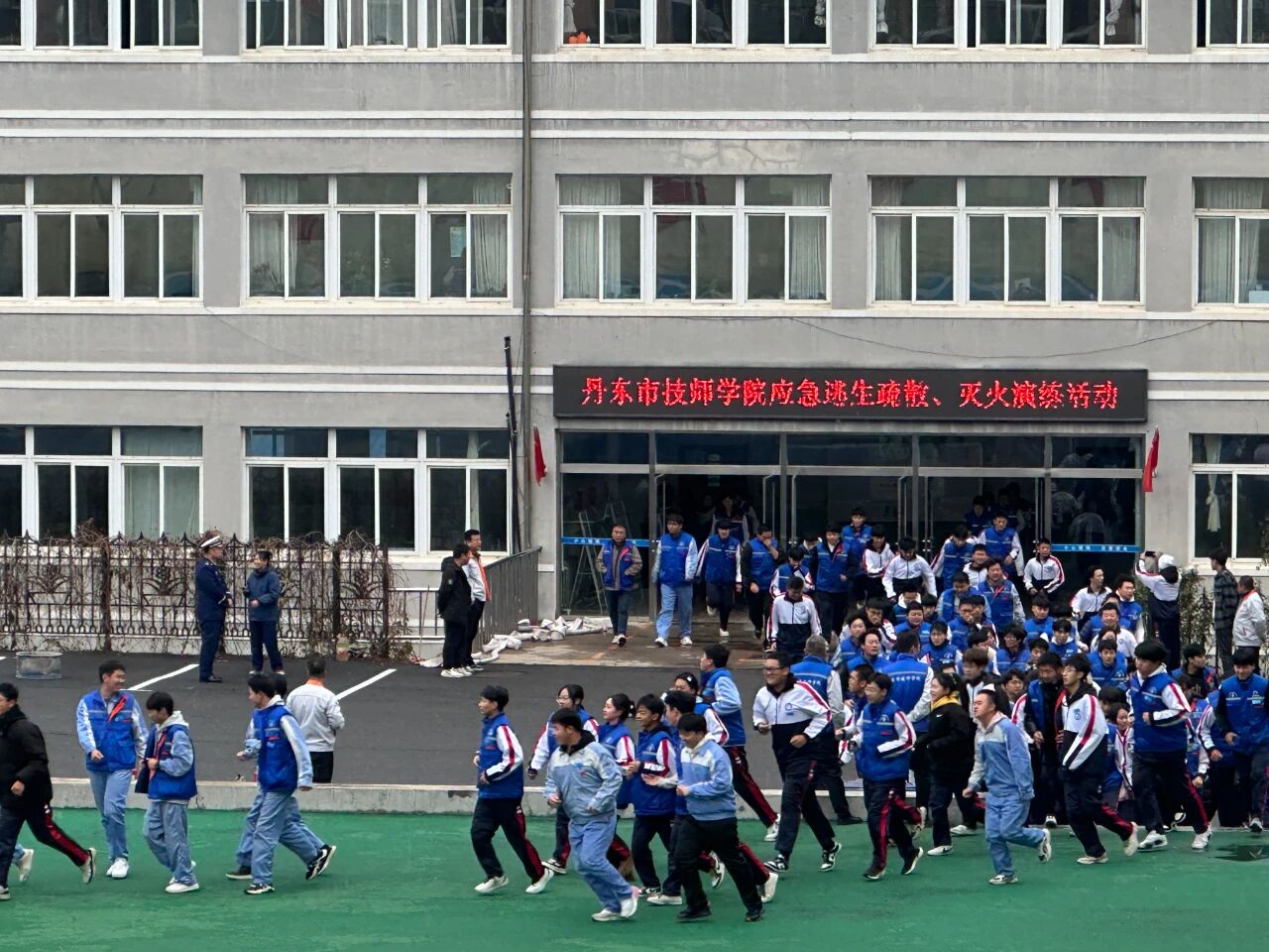 微信图片_20251031140034.jpg 微信图片_20251031140034.jpg